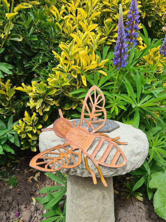 Rusted Metal Bee 3D